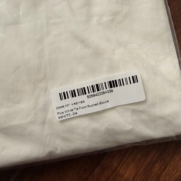NWT PRETTYLITTLETHING Plus White Tie Front Ruched Blouse - Picture 2 of 5